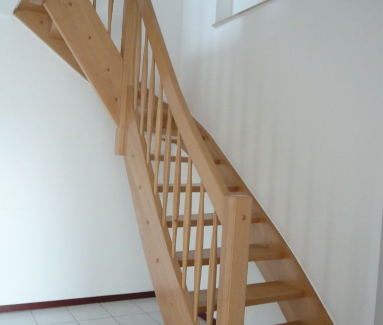 Diele mit Treppe ins Studio