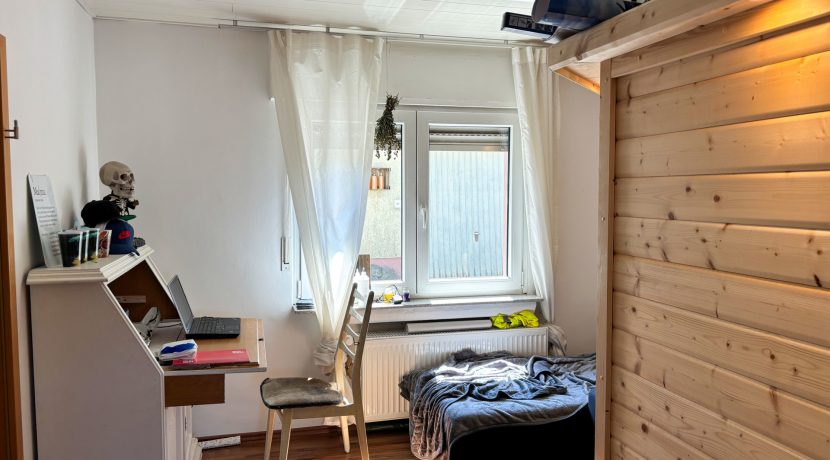 Durchgangszimmer mit Sauna EG