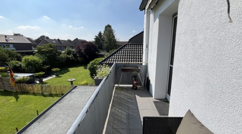 Breiter Balkon in Ostlage