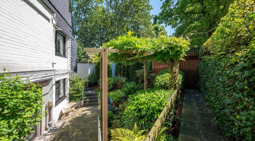 Terrasse Einliegerbereich und Gartenhaus