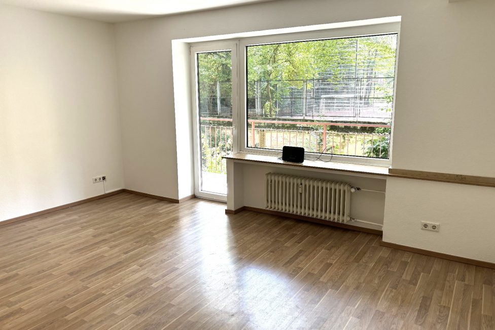 Wohn-Schlafzimmer mit Balkon