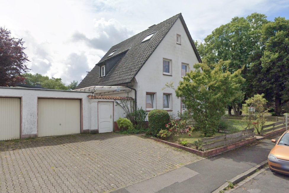 Haus mit 3 Garagen