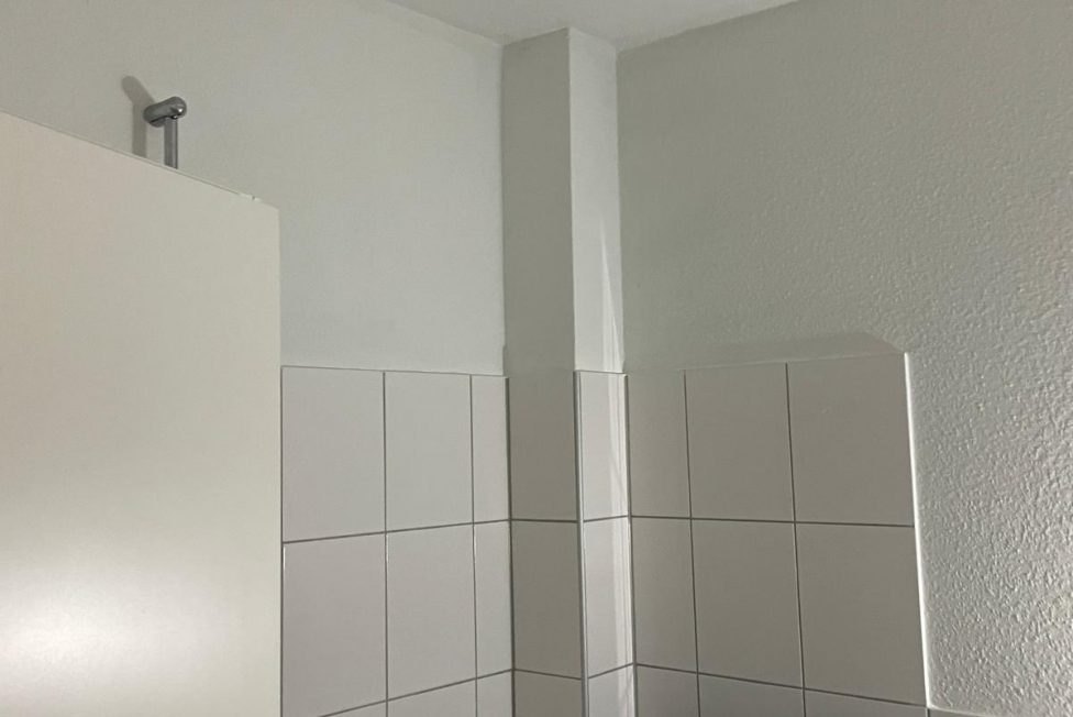 Badezimmer Wohnung 2. OG rechts