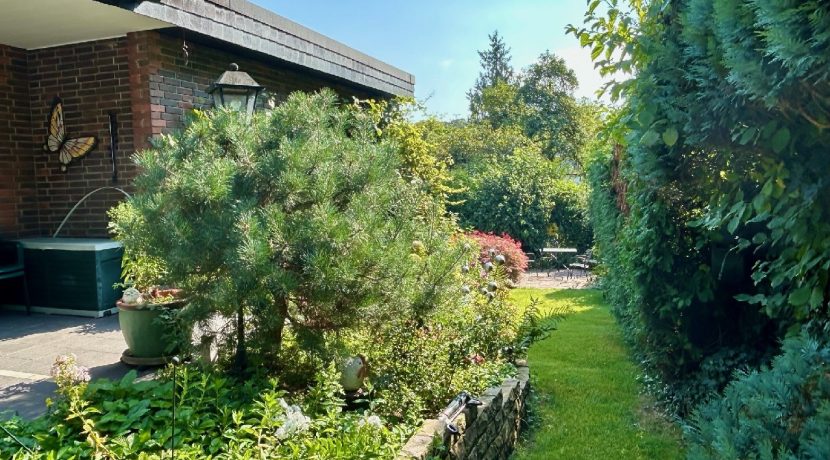 Terrasse mit Zugang zum Garten