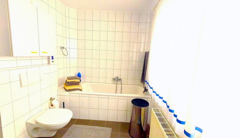 Badezimmer- Ansicht Badewanne