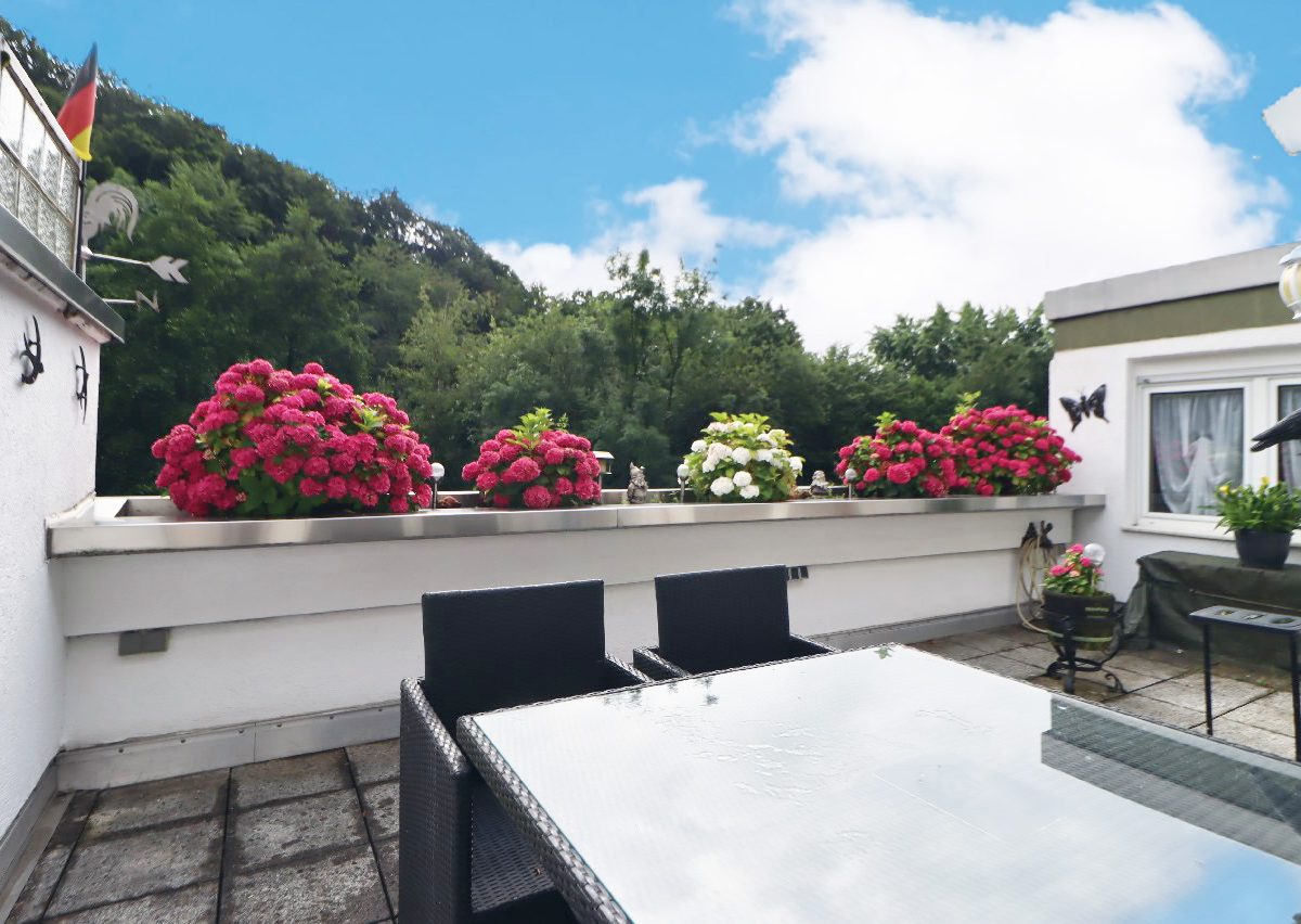 Dachterrasse mit Waldblick