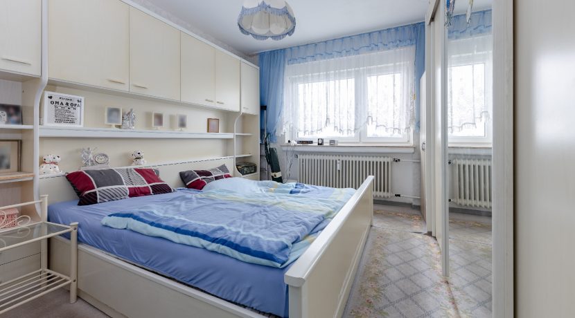 großzügiges Schlafzimmer