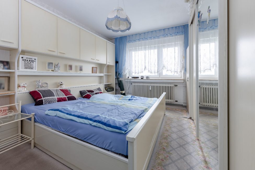 großzügiges Schlafzimmer