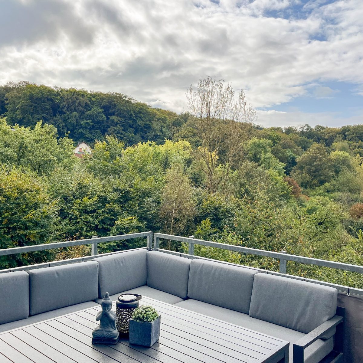 Sonnenbalkon mit Blick ins Grüne