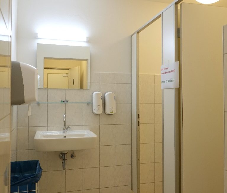 Getrennte WC- Anlagen