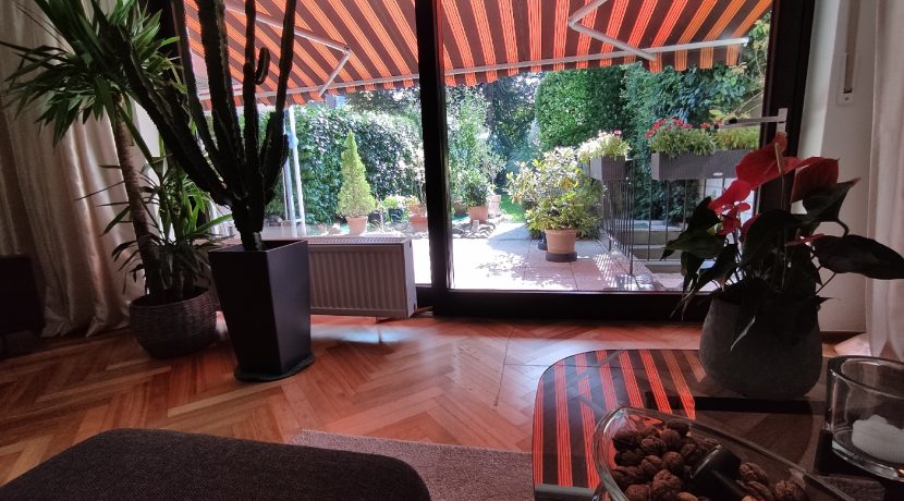 Wohnzimmer/Gartenblick