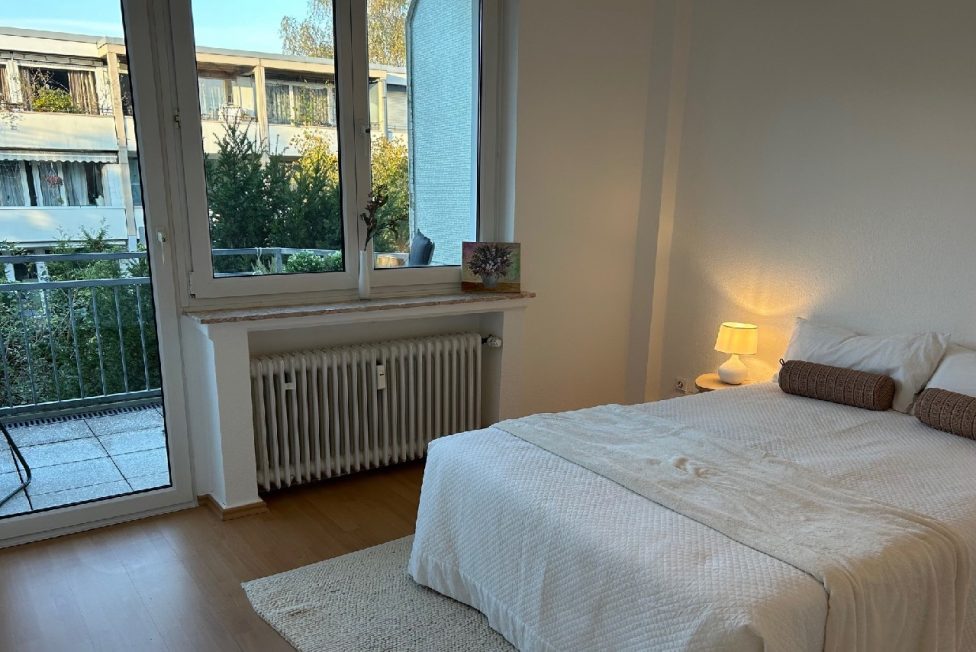 Schlafzimmer mit Balkon