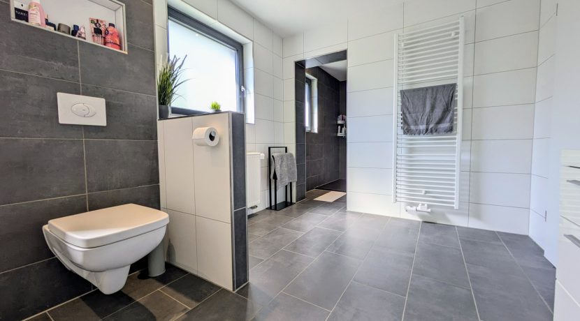 Badezimmer EG