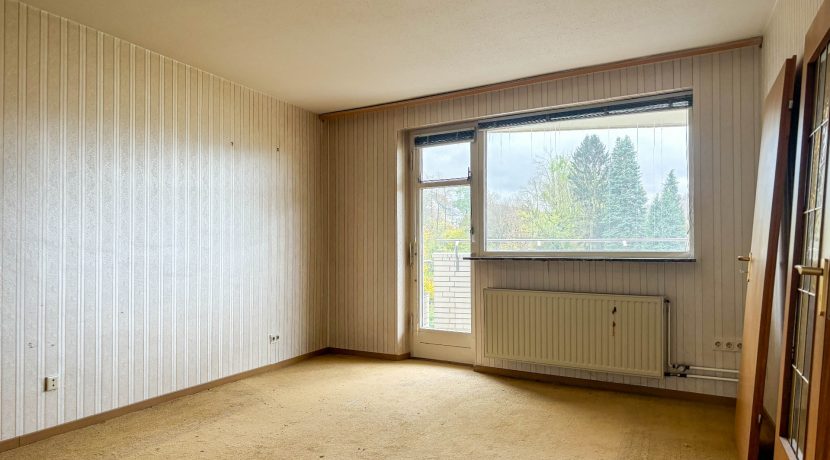 Wohnzimmer mit Zugang zur Loggia