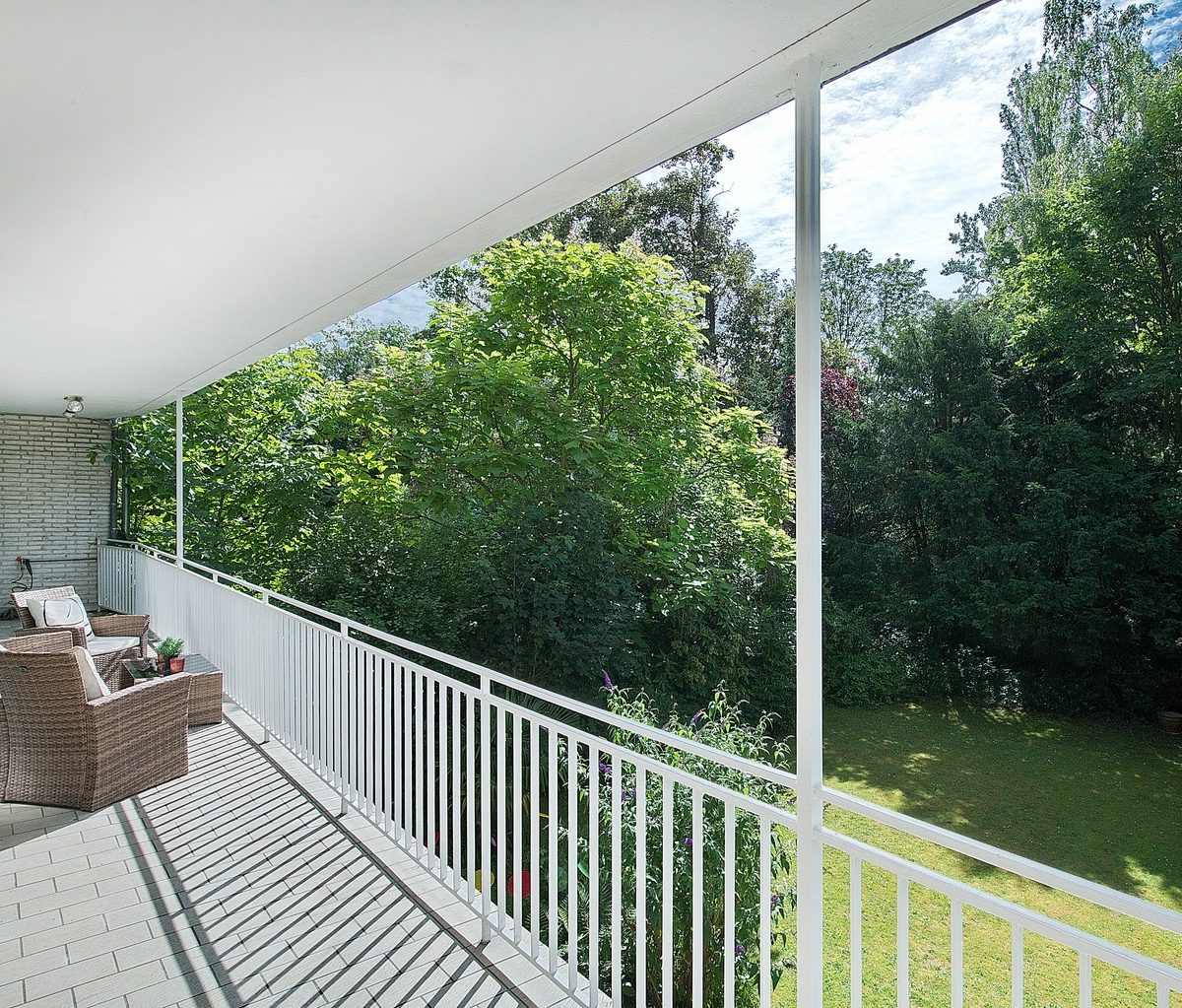 Süd-Ost-Balkon mit Grünblick